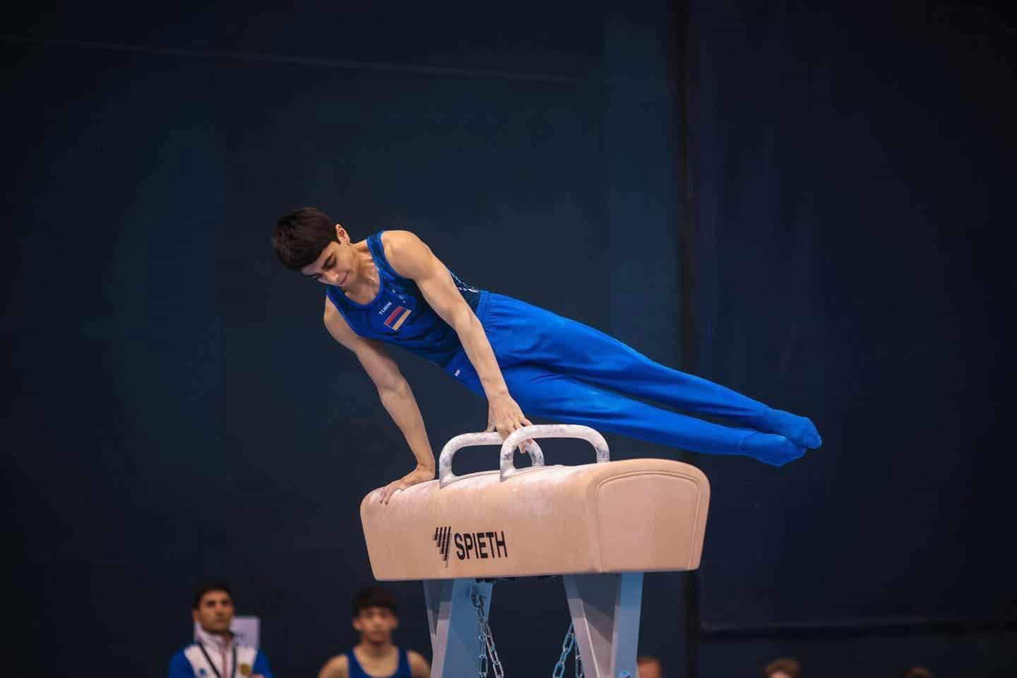 Le gymnaste Hamlet Manukyan (Arménie) remporte la Coupe du monde de gymnastique en cheval d’arçons au Caire