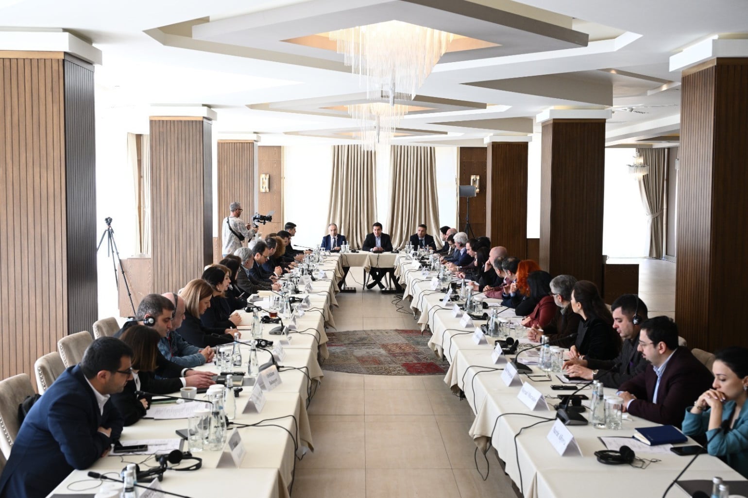 Hikmet Hajiyev a rencontré des représentants Arméniens à Gabala dans le cadre de l&rsquo;initiative « Pont de la Paix »