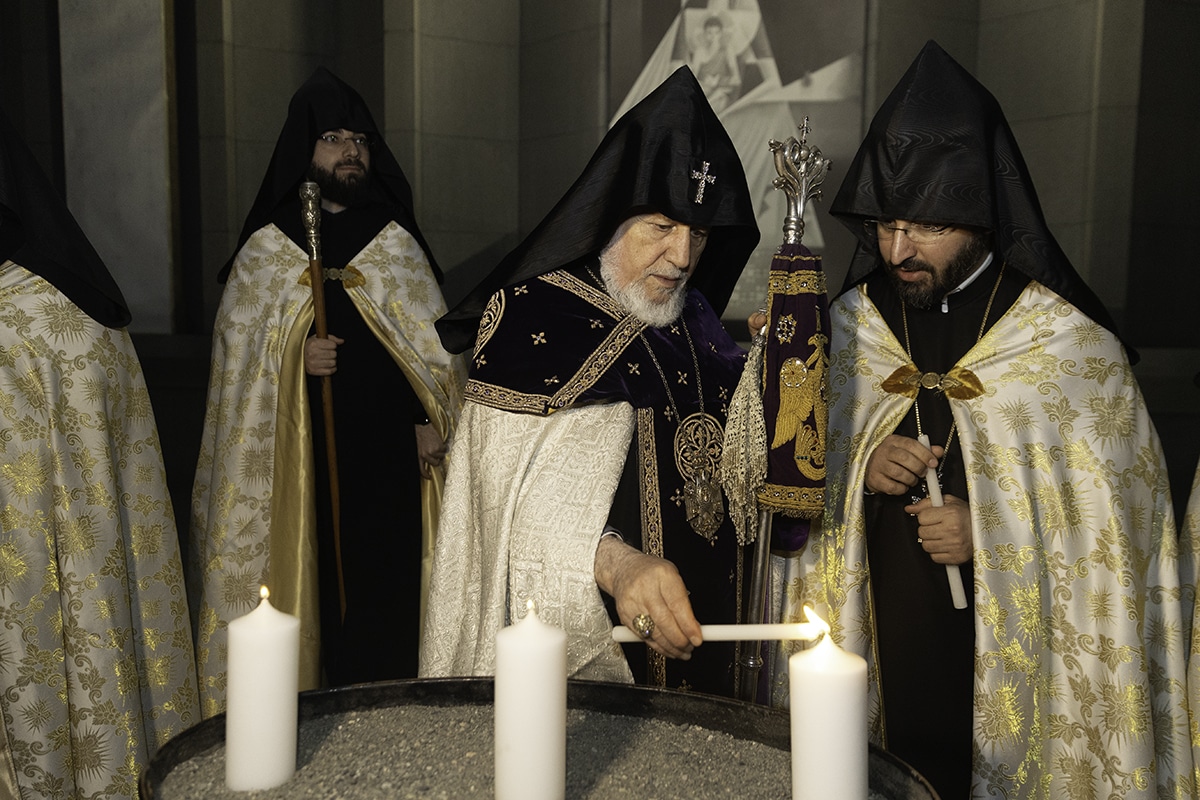 La Divine Liturgie de la Vigile de la Résurrection à la Sainte Mère d’Etchmiadzine