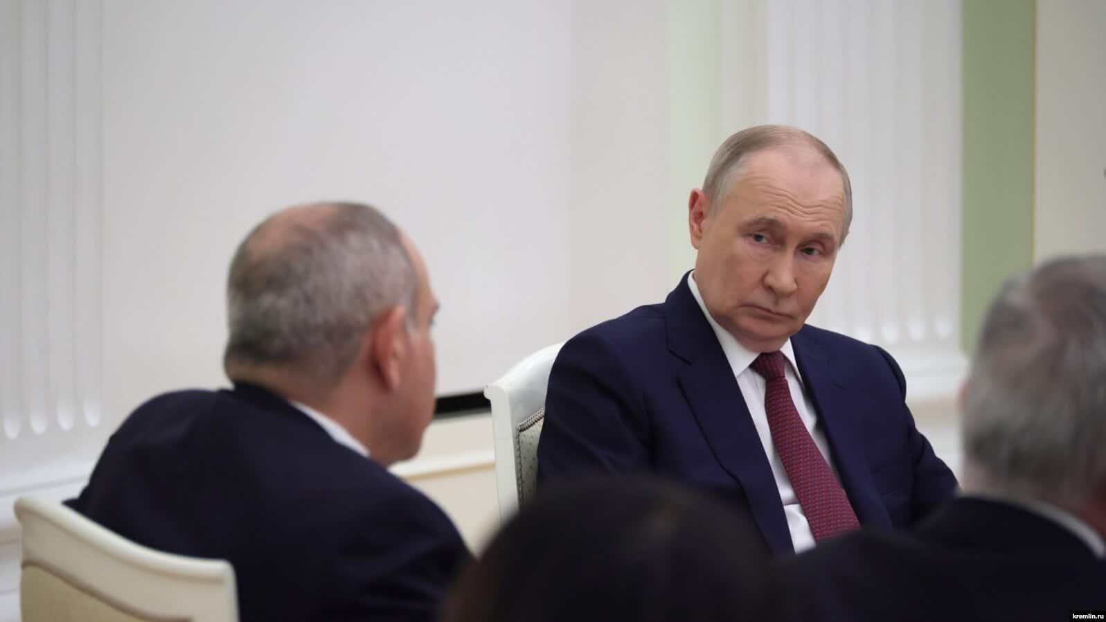 Poutine met en garde contre l&rsquo;interdiction de se présenter aux élections pour l&rsquo;opposition