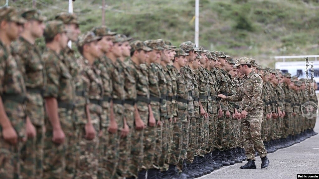 Hayk Sargsyan affirme que « la conscription est dans un état critique » ; le ministère de la Défense réplique qu’en 2025, le nombre de conscrits a augmenté