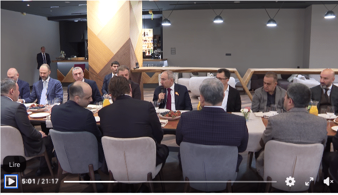 Décryptage – Nikol Pachinian a-t-il convaincu les grands hommes d’affaires ? Une rencontre intrigante à Erevan, par Hakob Badalyan