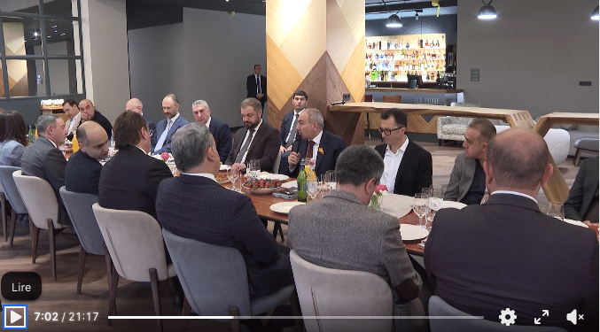 Pachinian défend son bilan économique lors d’une rencontre avec des chefs d’entreprises d’Arménie