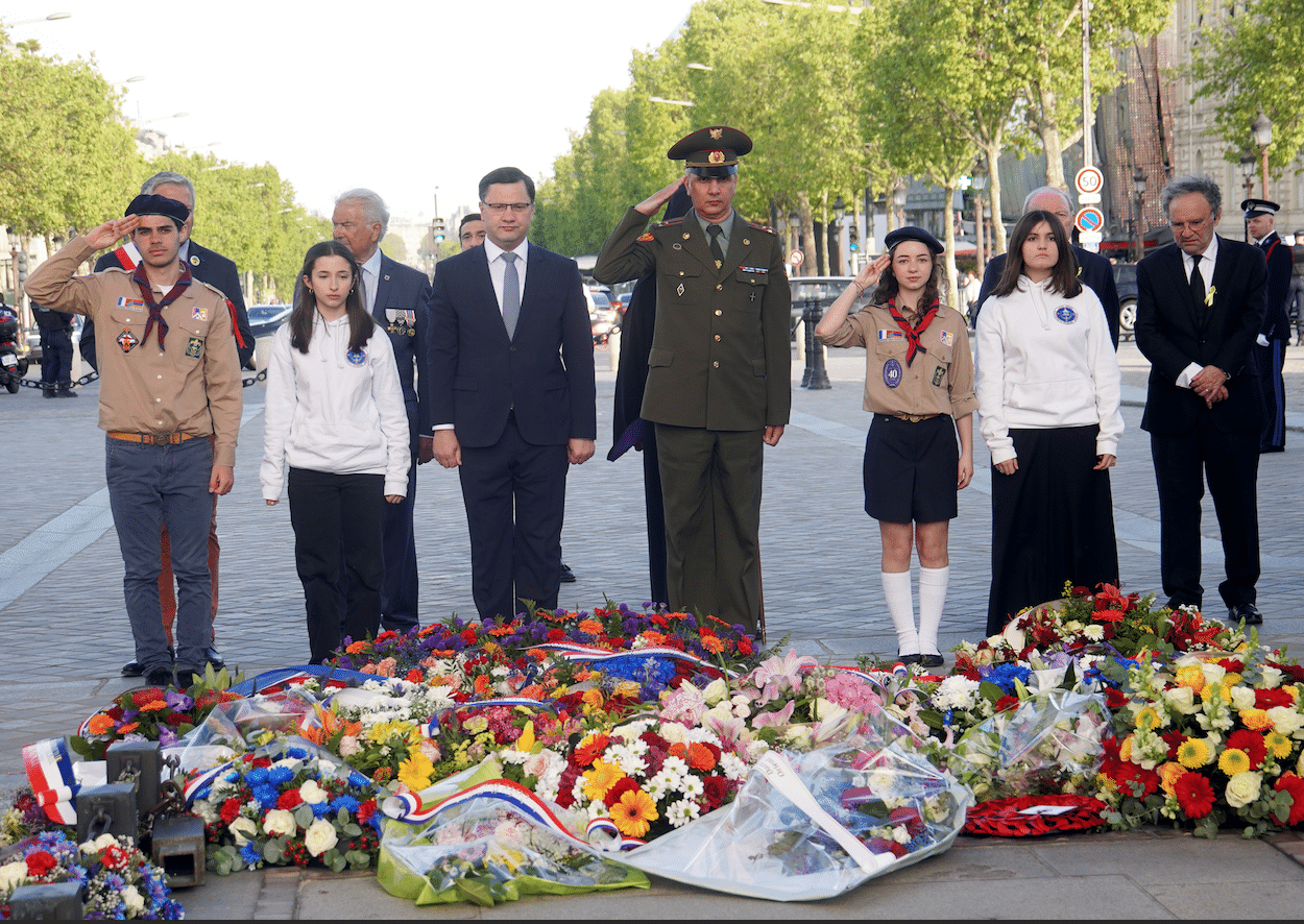 ANACRA – Ravivage de la flamme sur la tombe du Soldat inconnu