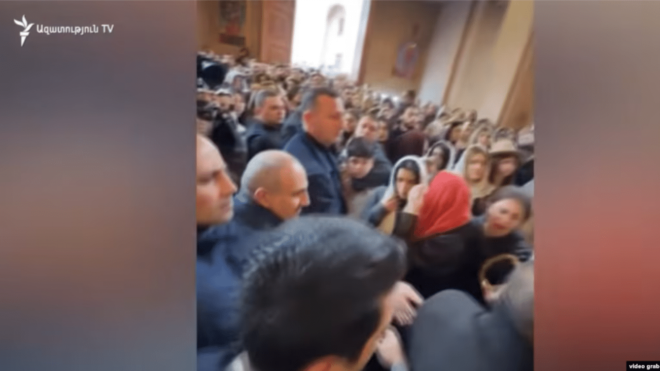 Un lycéen arménien mis en examen après un incident avec Pachinian dans une église