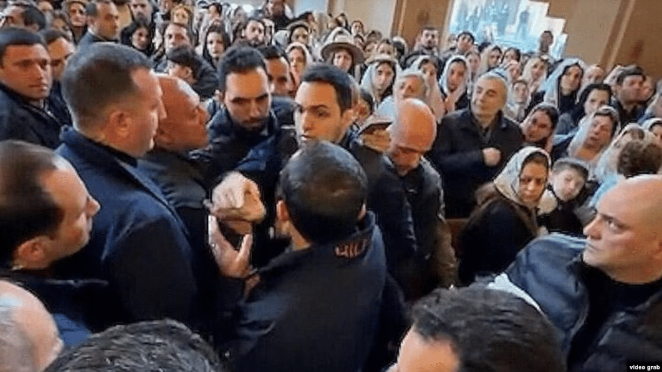 Un étudiant de 18 ans incarcéré après un incident avec Pachinian dans une église