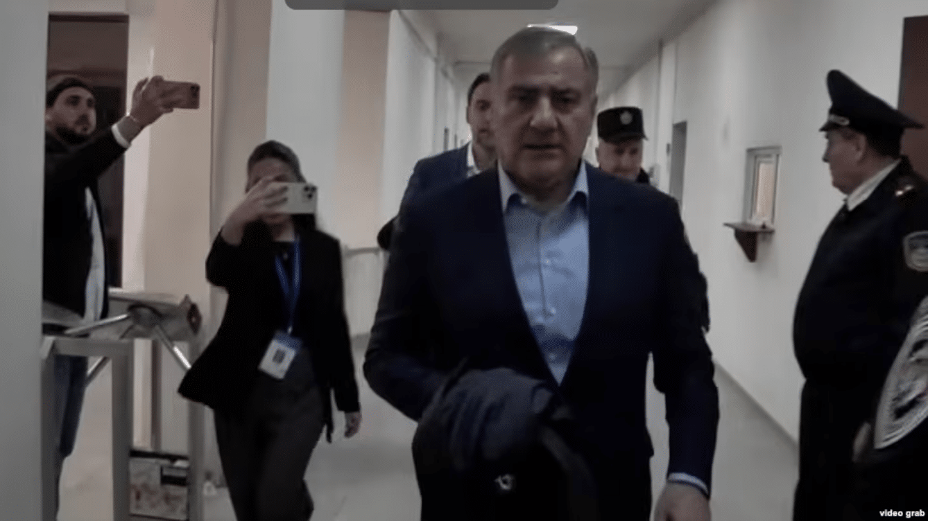 S. Karapetian comparaît devant la justice