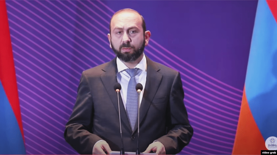 Il reste encore des questions non résolues avec Azerbaïdjan, notamment d’ordre humanitaire, déclare Ararat Mirzoyan