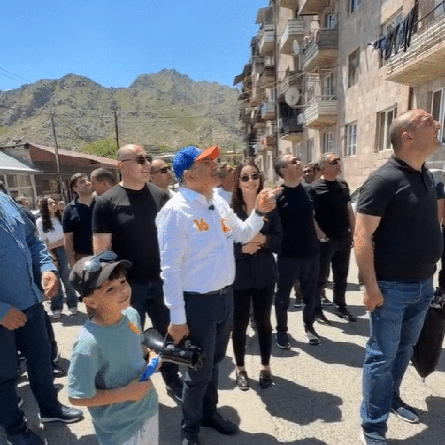 « Je ne veux pas de la pension que vous m&rsquo;avez versée » réplique un habitant de Meghri à Nikol Pachinian en campagne électorale dans la région de Syunik
