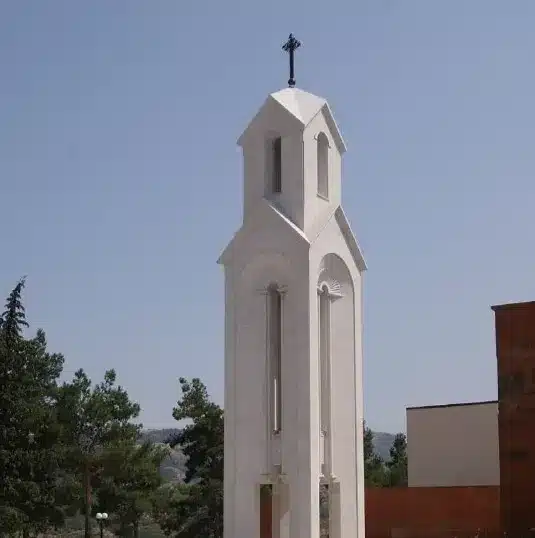 L’Azerbaïdjan a détruit le clocher commémoratif du génocide des Arméniens à Stepanakert, capitale de l’Artsakh occupé
