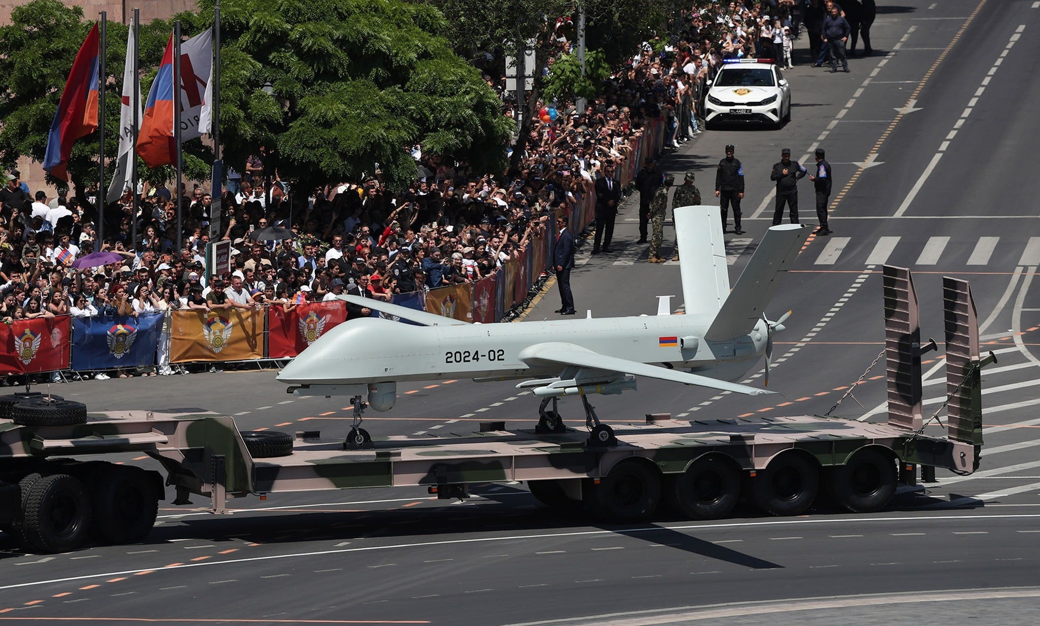 Les armes les plus récentes de l’armée arménienne dont des drones puissants ultra-modernes de fabrication arménienne ont été présentées à l’occasion de la Fête de la république