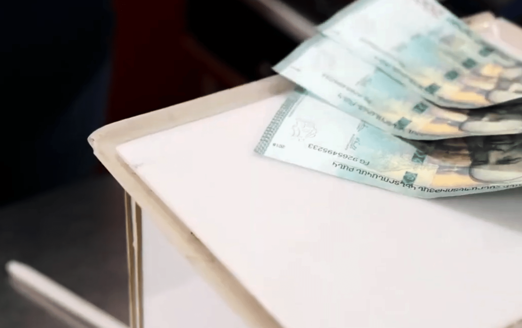 Les autorités enquêtent sur un prétendu système d&rsquo;achat de votes lié à un homme d&rsquo;affaires basé en Russie