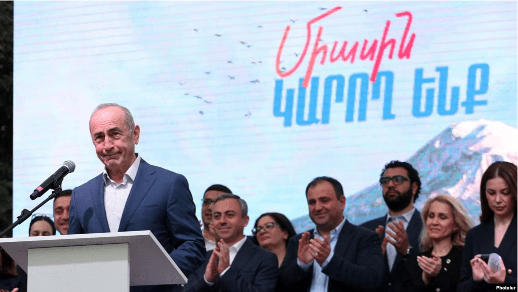 Kocharian fustige la « nouvelle aventure » de Pashinian