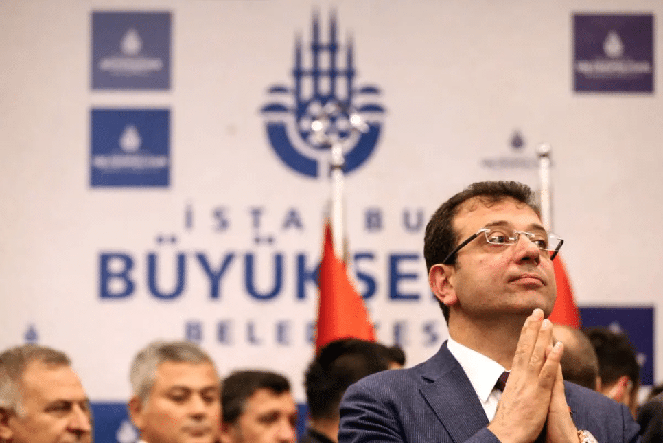 Turquie: « Foutaises ! », s&rsquo;écrie le maire d&rsquo;Istanbul accusé d&rsquo;espionnage