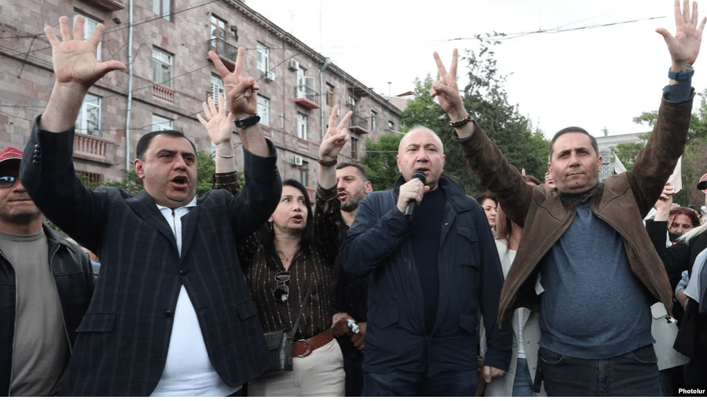 Pashinian annonce l&rsquo;ouverture d&rsquo;une procédure pour trahison contre un chef de file de l&rsquo;opposition