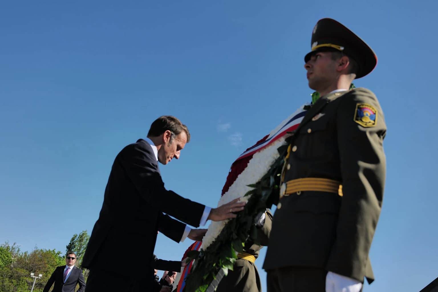 En Arménie, Macron prône la « relation singulière » avec la France