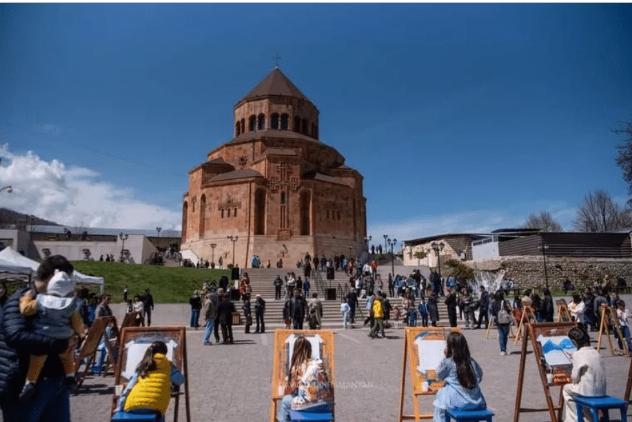Après la démolition d’une église arménienne au Haut-Karabakh, l’Europe commence à riposter