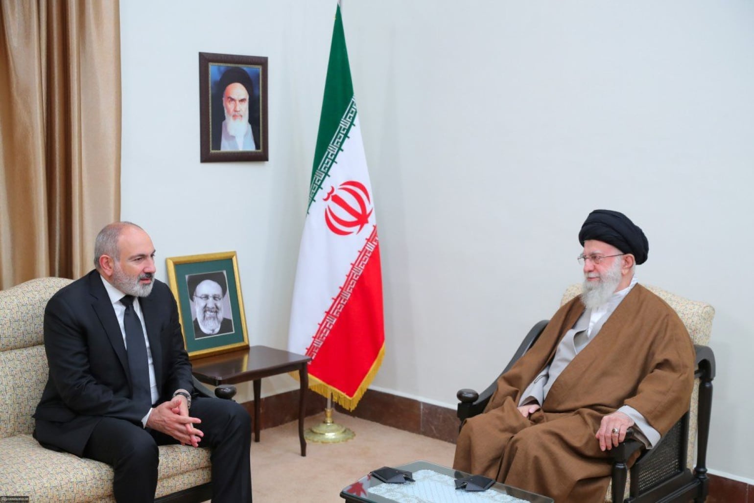 Le Premier ministre arménien Nikol Pachinian se rendra en Iran pour assister aux funérailles d&rsquo;Ali Khamenei