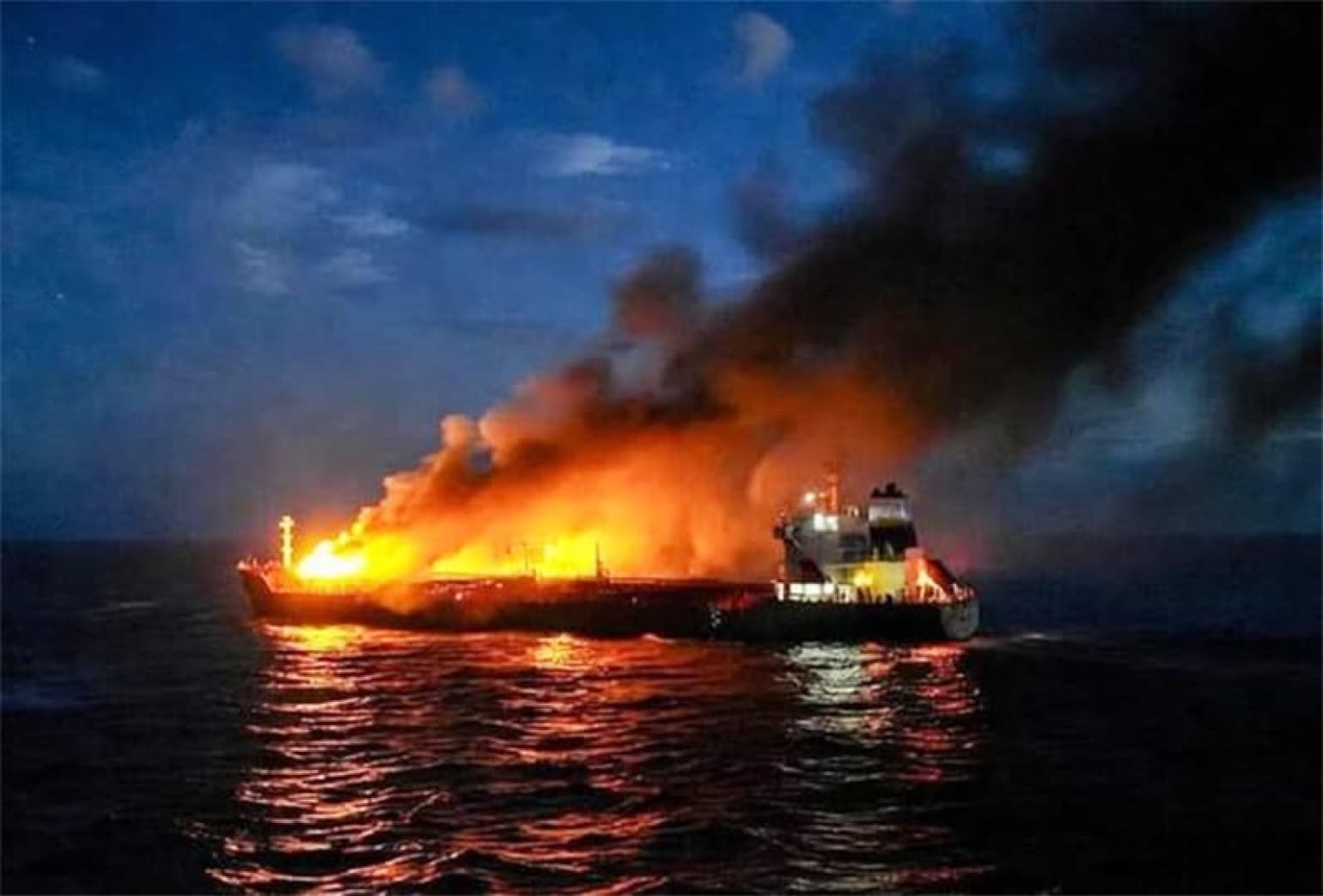 Cinq morts dans une attaque de drones contre deux navires azerbaïdjanais en mer d’&rsquo;Azov (MAJ 17:20)