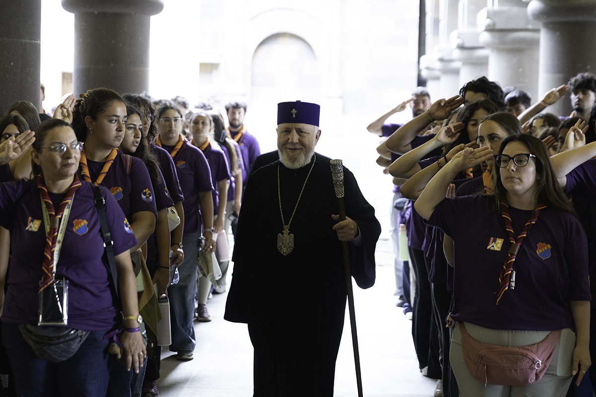 Le Catholicos de tous les Arméniens a reçu les participants du 13ᵉ Jamboree mondial du Homenetmen