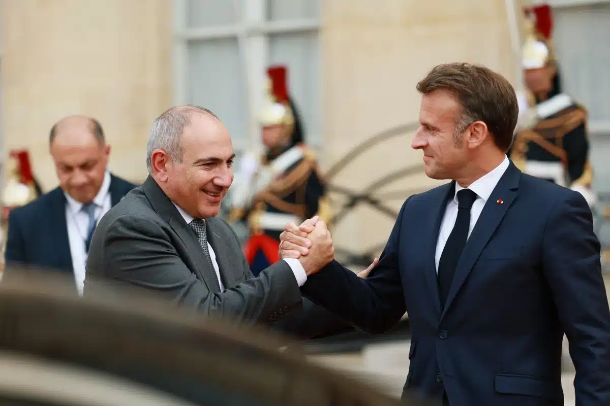 Emmanuel Macron : J&rsquo;ai réaffirmé le soutien de la France à la voie de rapprochement choisie par l&rsquo;Arménie avec l&rsquo;UE