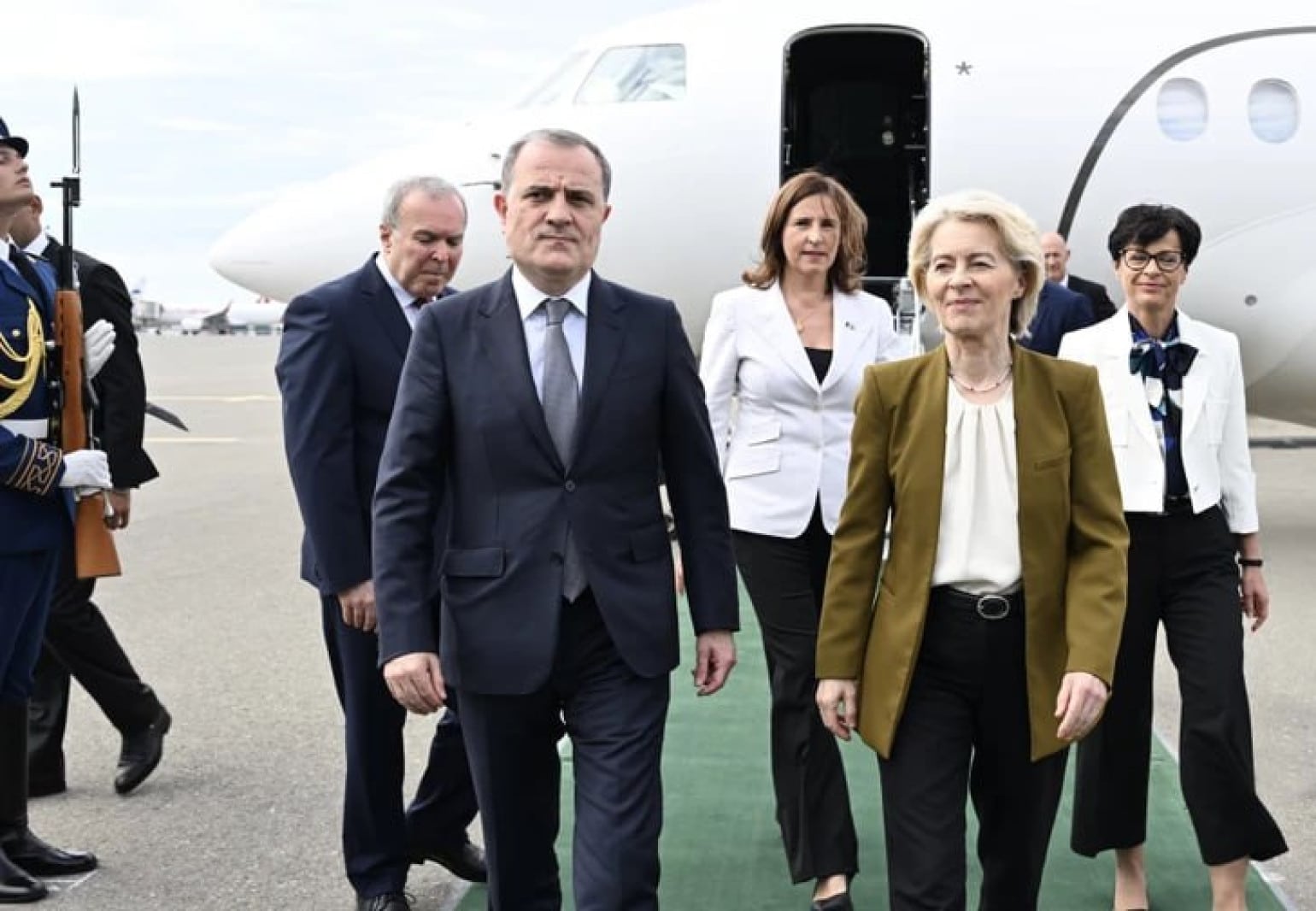 La présidente de la Commission européenne arrivée en Azerbaïdjan pour une visite de travail déclare que l&rsquo;UE croit en un avenir pacifique, prospère et radieux pour le Caucase du Sud