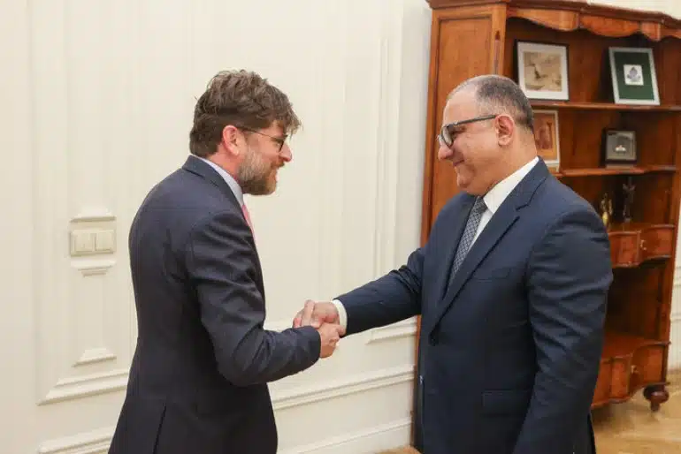 Le vice-Premier ministre arménien Tigran Khachatryan a rencontré l&rsquo;ambassadeur de France en Arménie Olivier Decottignies pour une réunion d&rsquo;adieu