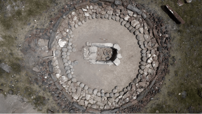 Une tombe monumentale de l&rsquo;âge du Bronze mise au jour en Arménie : des armes, un cheval sacrifié et de nouveaux indices sur les élites de l&rsquo;époque