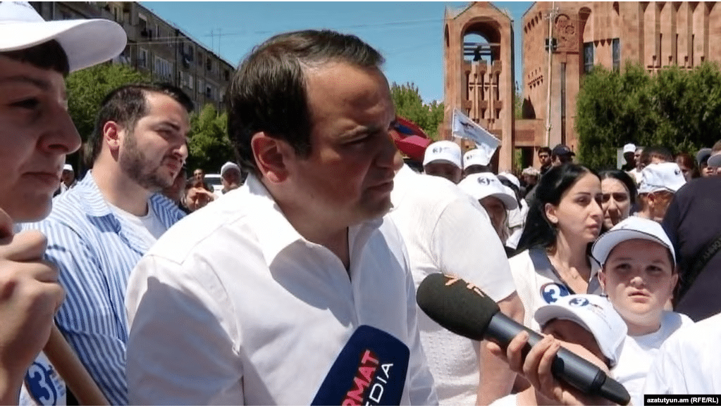 Une caution d&rsquo;un milliard de drams et une interdiction de quitter le territoire pour Narek Karapetyan