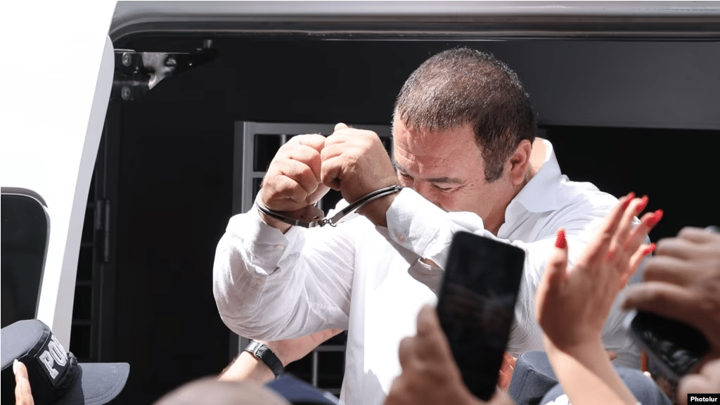 Gagik Tsaroukian conduit pour la troisième fois devant les enquêteurs