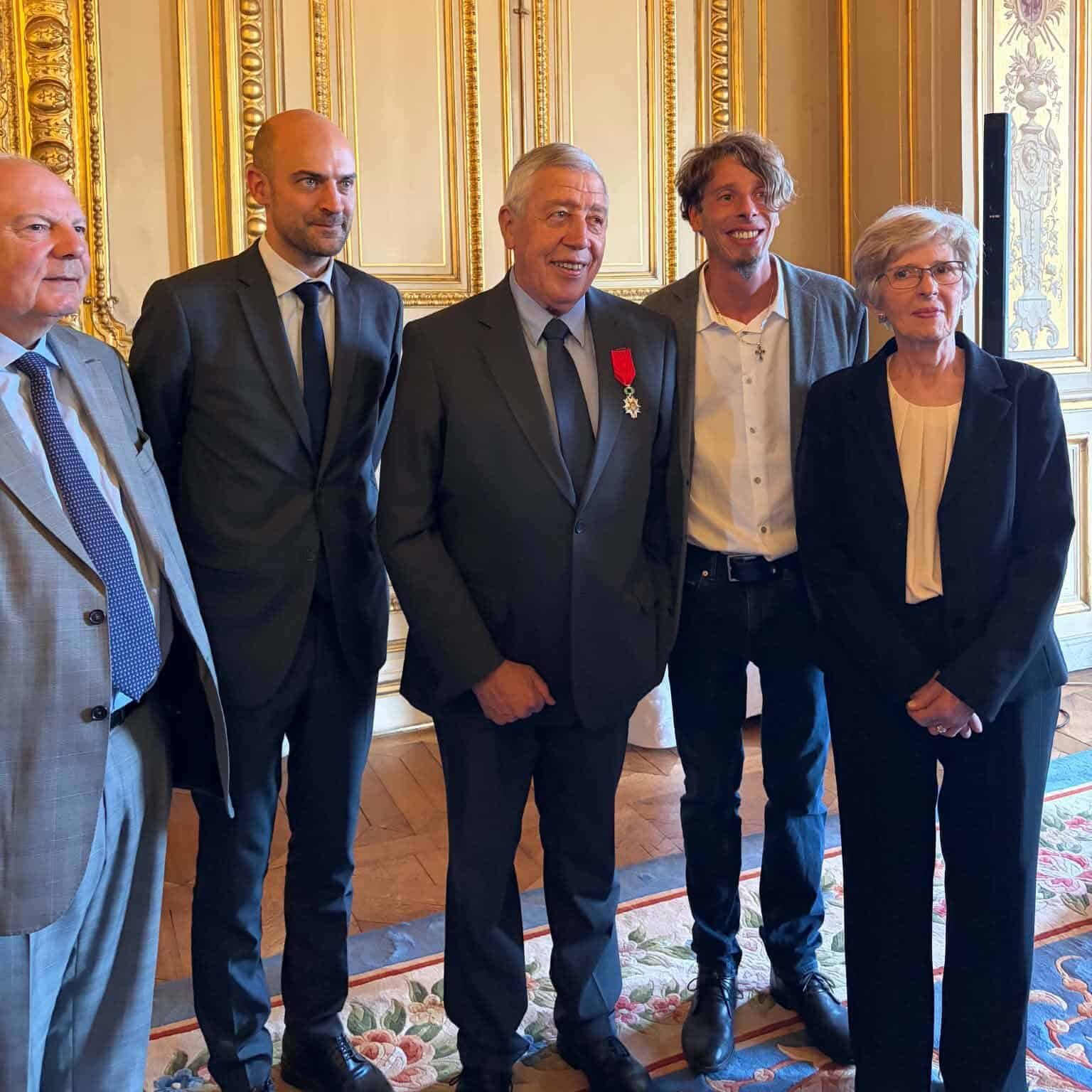 François Rochebloine décoré de la Légion d&rsquo;honneur, une reconnaissance pour un engagement de toute une vie