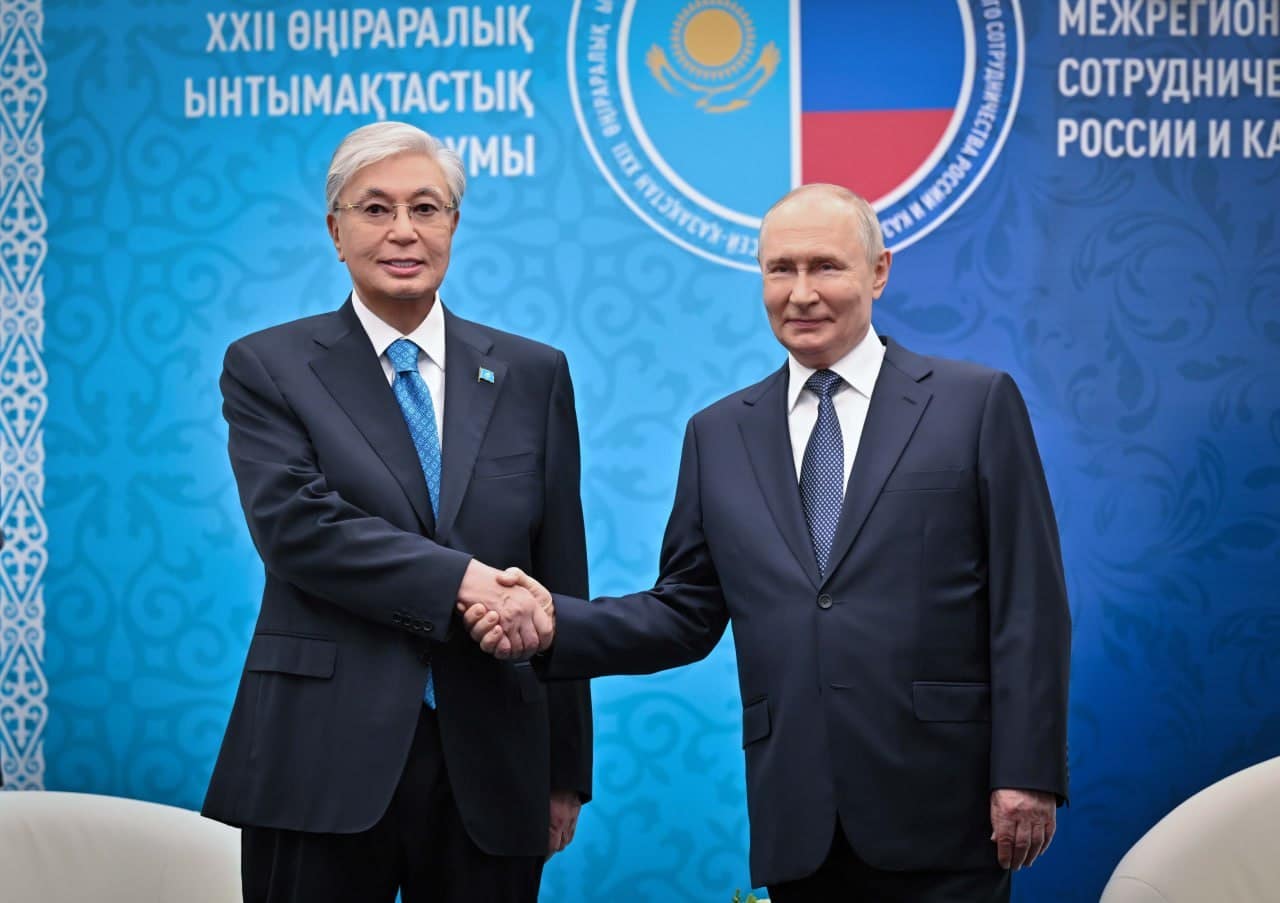 Le dirigeant kazakh dit à Poutine que la guerre en Ukraine doit prendre fin