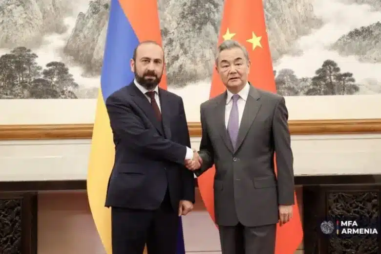 Wang Yi à Ararat Mirzoyan : La Chine est prête à approfondir son partenariat stratégique avec l&rsquo;Arménie