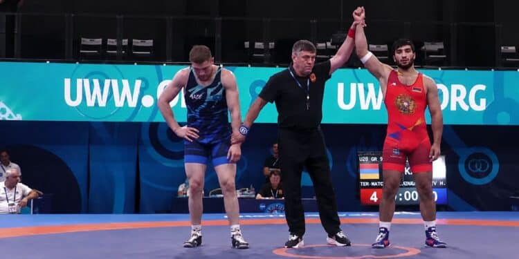 Championnats du monde de lutte gréco-romaine U20 à Bratislava : Erik Ter-Matevosyan (Arménie) remporte le bronze des 97 kg face à un autre Arménien représentant la Géorgie