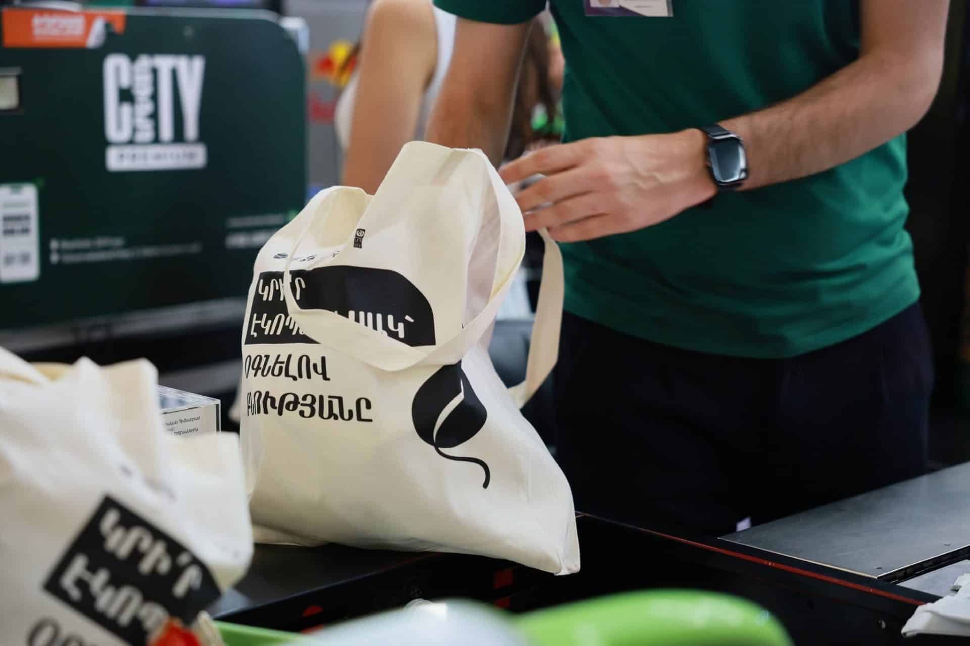 Campagne de sensibilisation aux restrictions sur le plastique à usage unique en Arménie