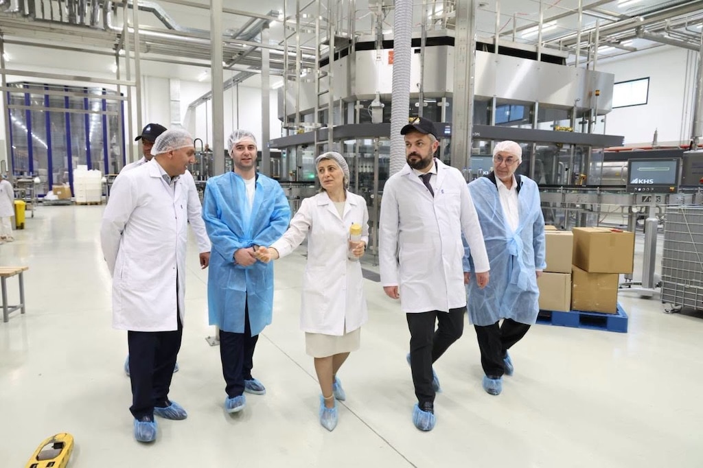 Le ministre arménien de l&rsquo;Économie a rendu visite à l&rsquo;usine « A&M Rare » d’eau minérale et naturelle, entièrement automatisée d’un investissement de 40 millions d’euros dans la région de Kodayk