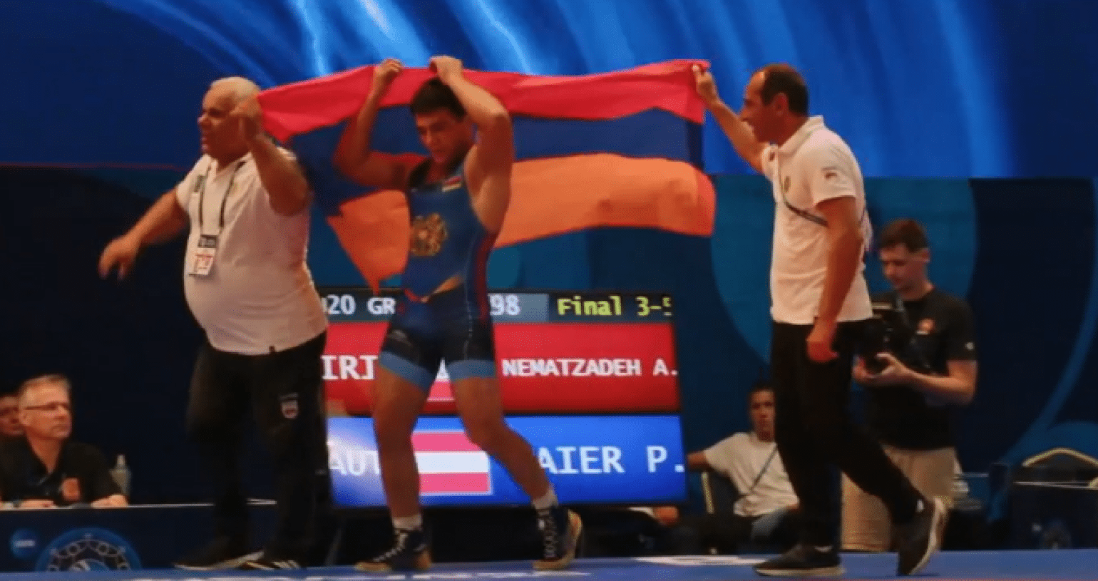Samvel Terteryan (Arménie) a vaincu son adversaire azerbaïdjanais et est devenu champion du monde U20 de lutte gréco-romaine à Bratislava