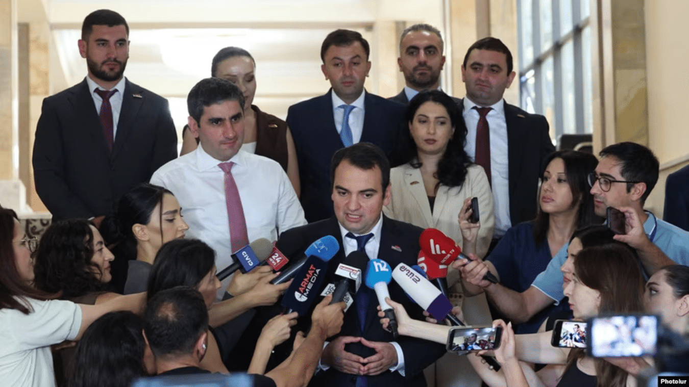 Le chef de l&rsquo;opposition arménienne met en garde contre une rupture avec la Russie