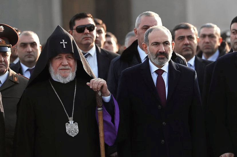 Point de vue de Harut Sassounian : Si Pashinyan emprisonne le catholicos Karekin II, les Arméniens resteront-ils encore dans le coma ?