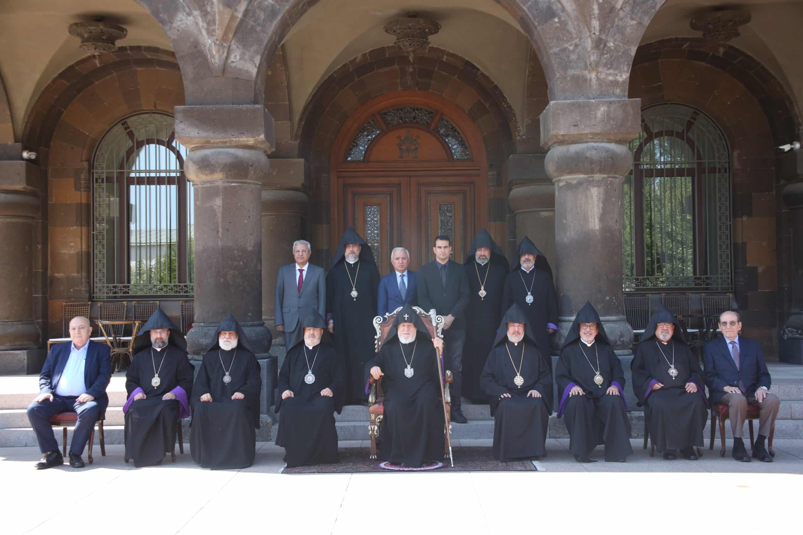 Le Conseil spirituel suprême au Saint-Siège de Sainte-Etchmiadzine juge inacceptable la politique persistante des autorités visant à s’immiscer dans la vie interne de l’Église