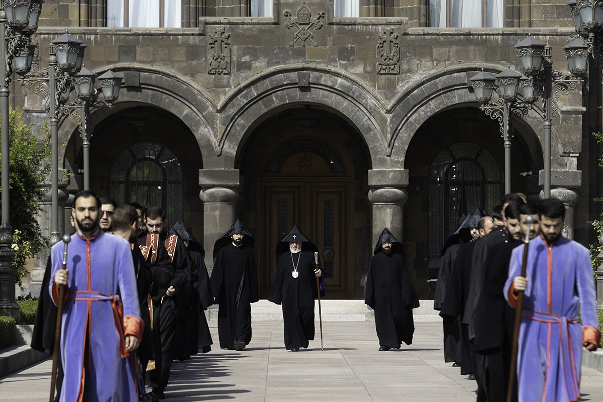 Arménie: le chef de l&rsquo;Église apostolique en procès sur fond de bras de fer  avec le gouvernement