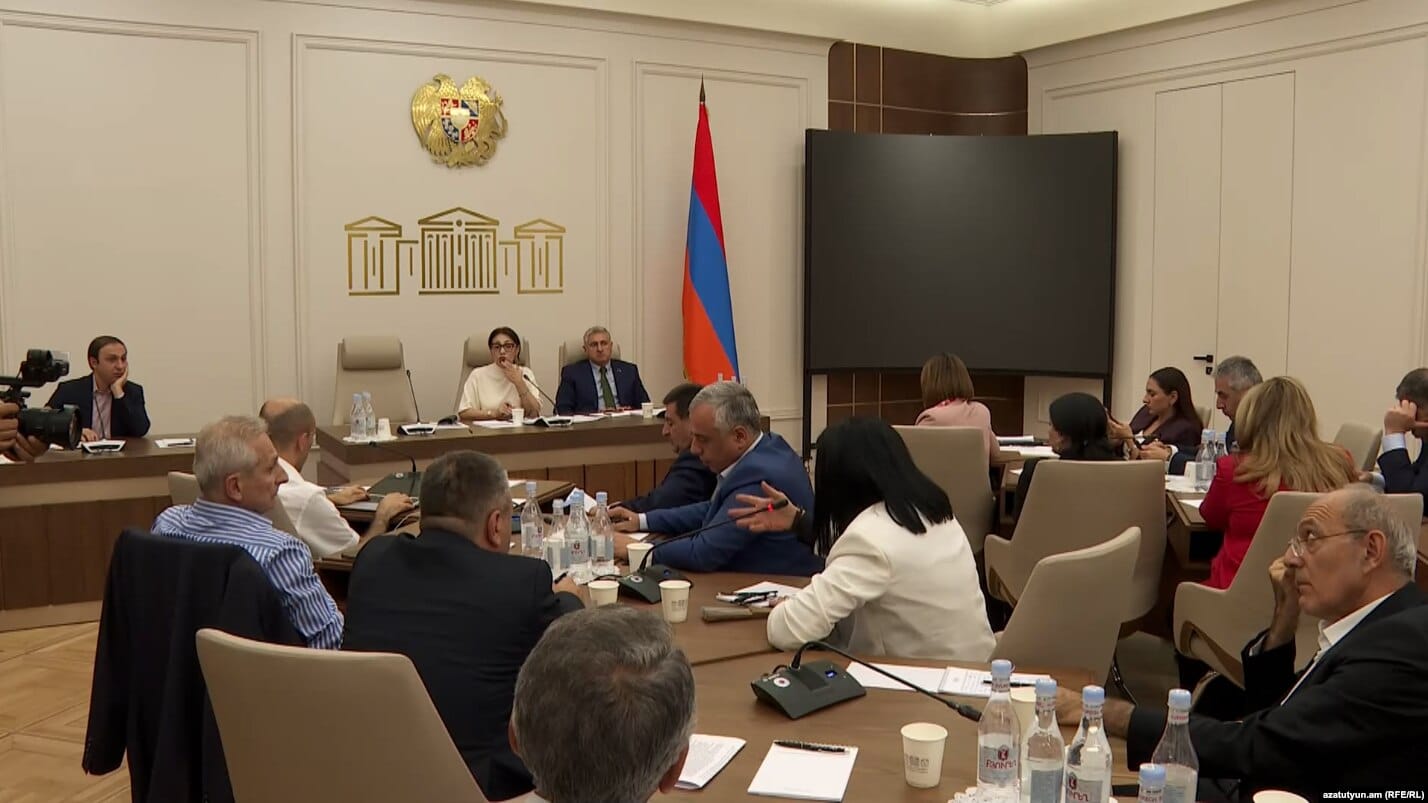 Les alliés de Pachinian quittent en signe de protestation la séance parlementaire dédiée aux réfugiés du Karabakh