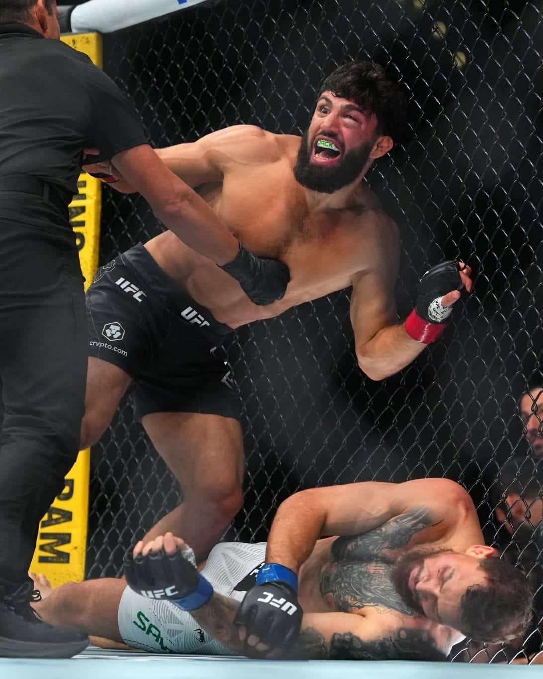 Arman Tsarukyan (Arménie) à l’UFC 331 (MMA) met KO le Brésilien Mauricio Ruffi au premier round…l’Arménien défie désormais Mark Zuckerberg le fondateur de Meta…