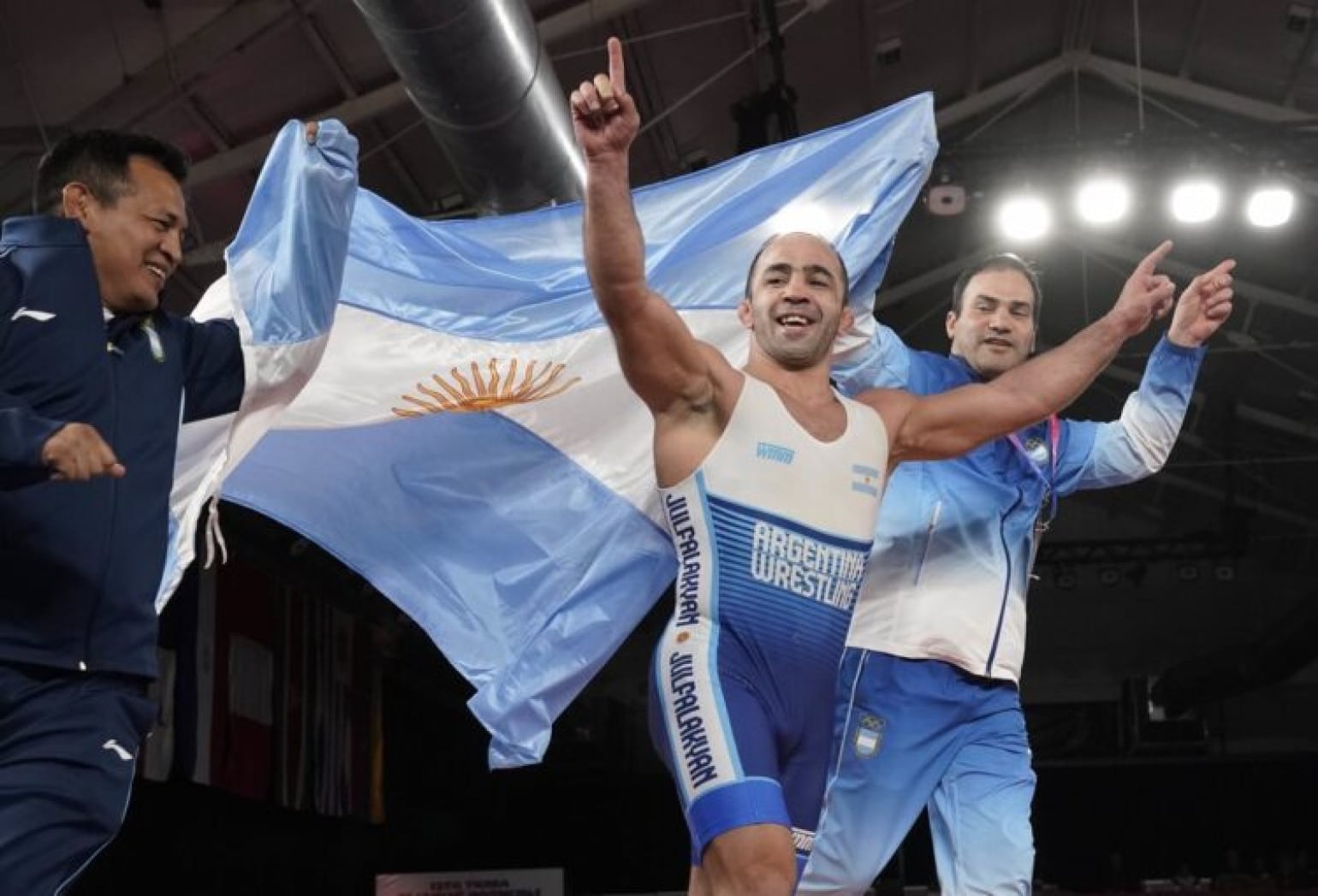 Le vice-champion olympique de lutte gréco-romaine sous les couleurs de l’Arménie, Arsen Julfalakyan remporte une médaille d&rsquo;or sous les couleurs de l&rsquo;Argentine
