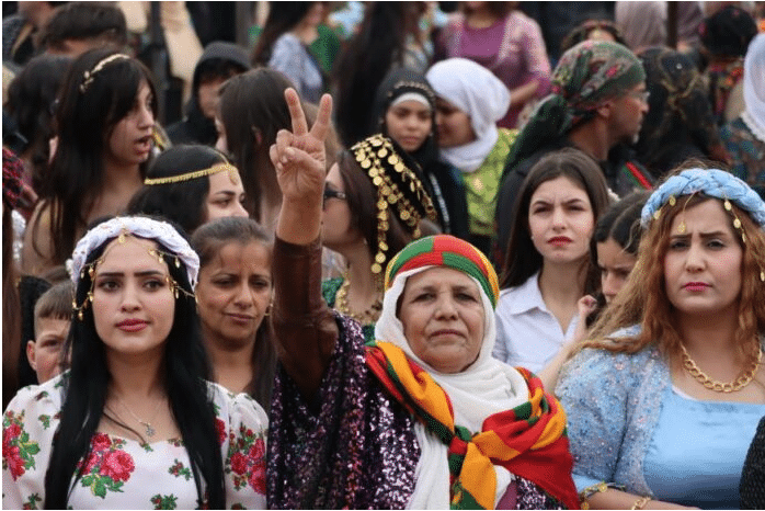 Que fait la Turquie à Serêkaniyê et Kobanê ?