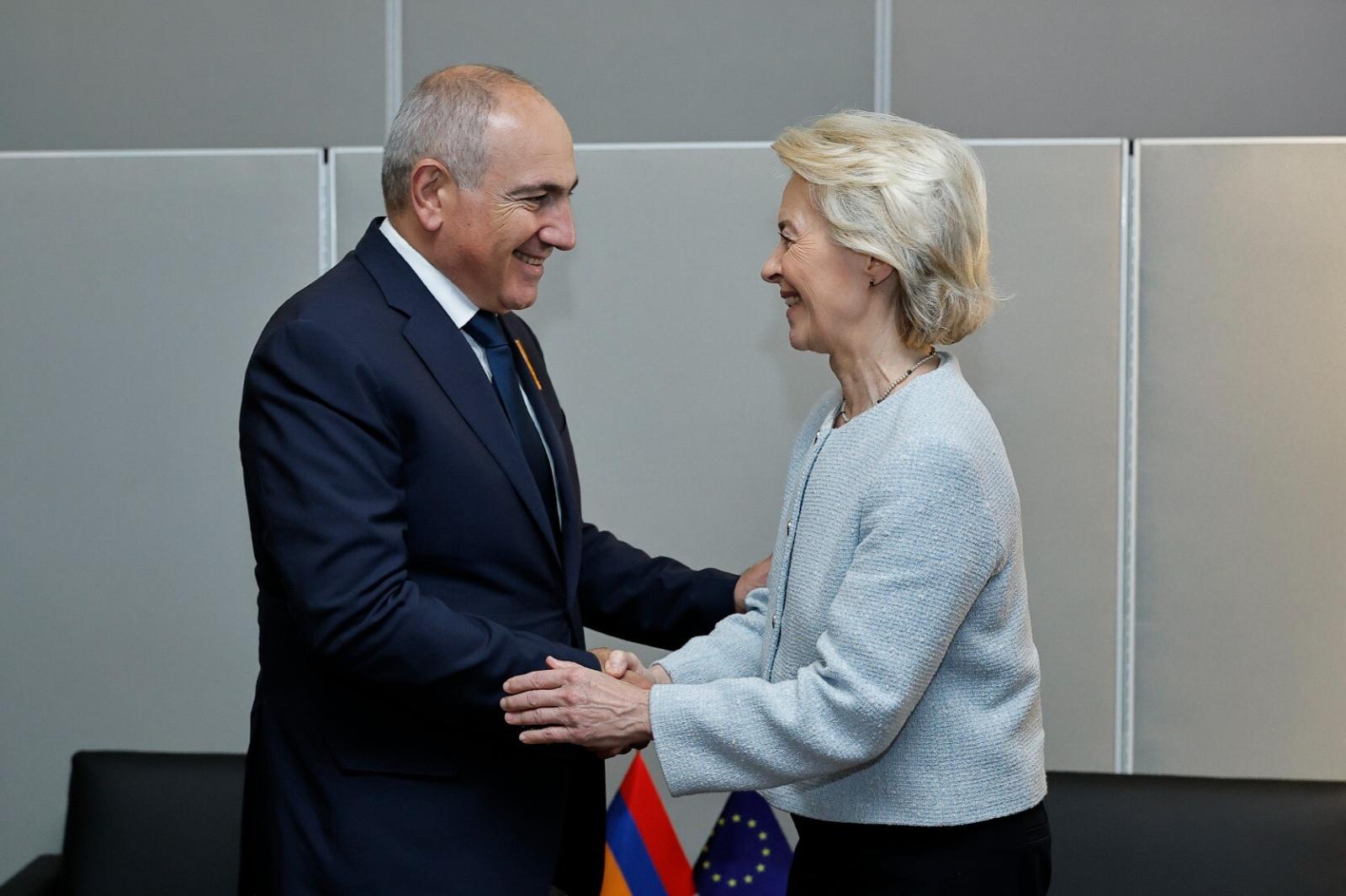 Ursula von der Leyen, présidente de la Commission européenne, vante le renforcement des liens avec l&rsquo;Arménie