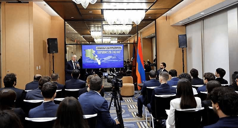 Pashinyan est-il venu à New York pour s’adresser à l’ONU  ou pour semer la discorde parmi les étudiants universitaires arméniens ? par Harut Sassounian