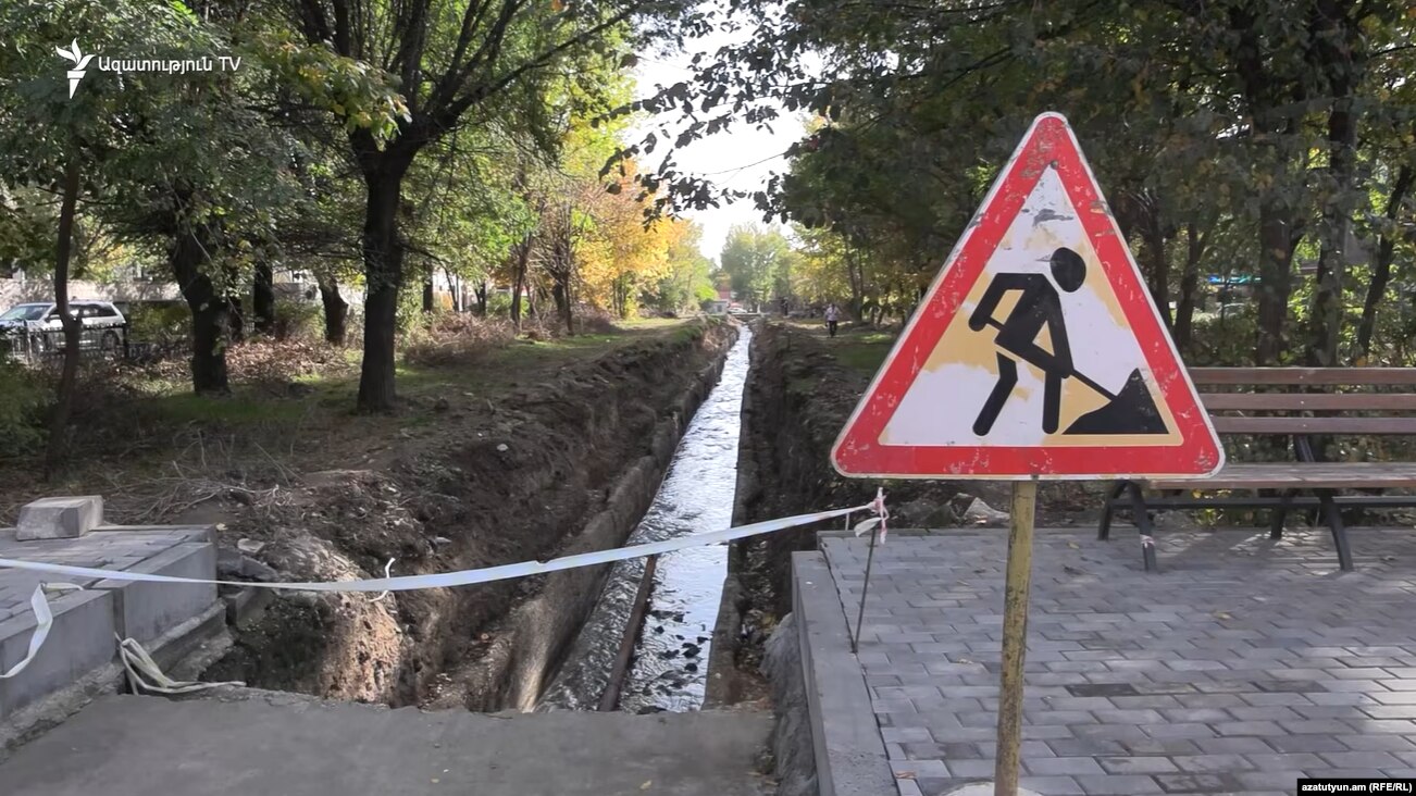 À Gumri, les travaux de réaménagement d’un parc ont commencé par l’abattage d’arbres avant d’être interrompus : l’avenir du projet reste incertain