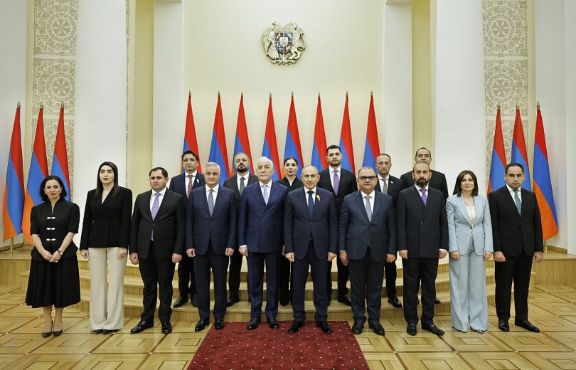 La cérémonie d&rsquo;investiture des membres du Gouvernement arménien a eu lieu au Palais présidentiel d’Arménie
