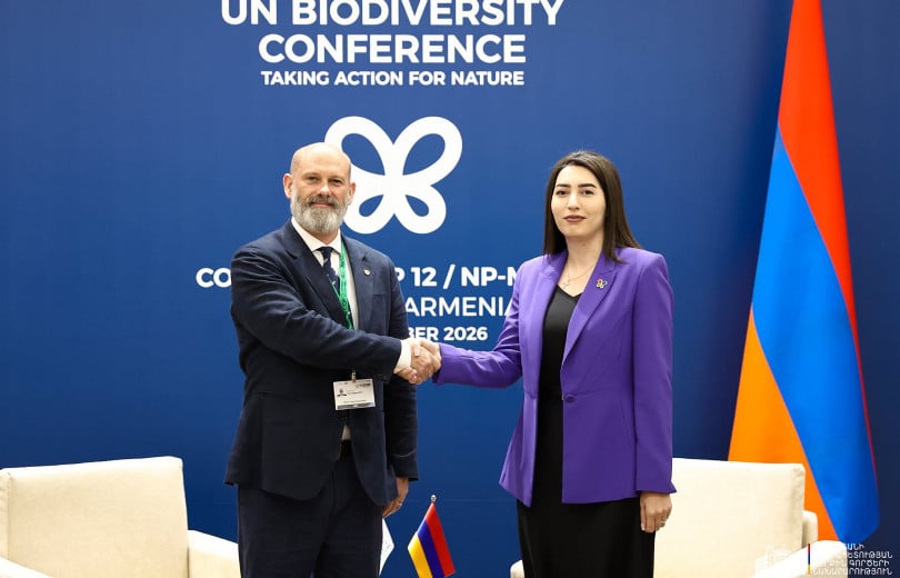 La ministre de l&rsquo;Intérieur de d&rsquo;Arménie, Arpiné Sargsyan et Matthew Hollingworth représentant du Programme alimentaire mondial des Nations Unies satisfaits de leur coopération